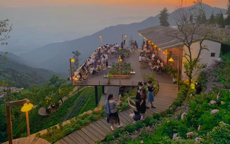 Lưng Chừng Café