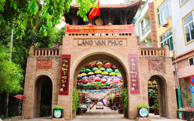 Làng lụa Vạn Phúc