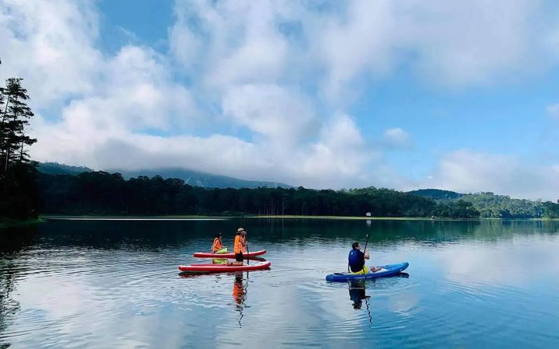 hoạt động chèo thuyền kayak