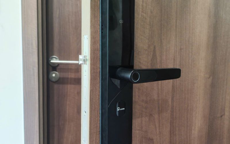 khóa điện tử cửa gỗ