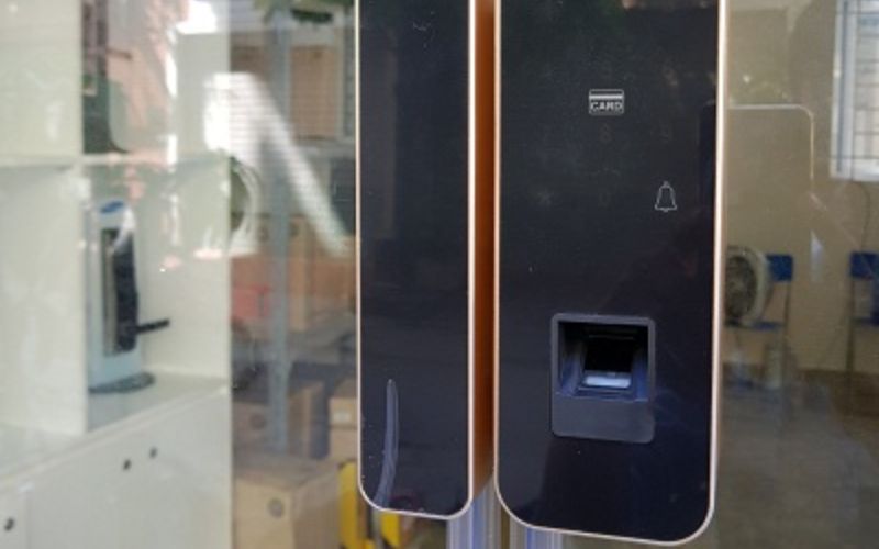 khóa điện tử cửa lùa