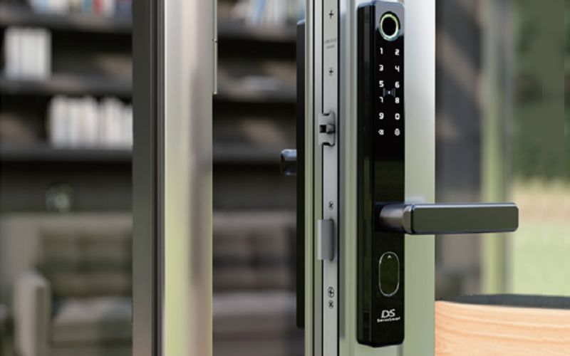 khóa điện tử cửa nhôm