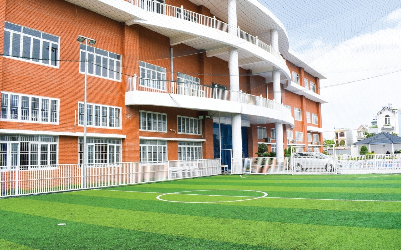 trường quốc tế là gì