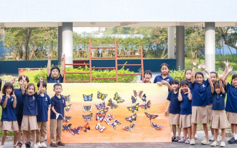 Phí đồng phục và học cụ