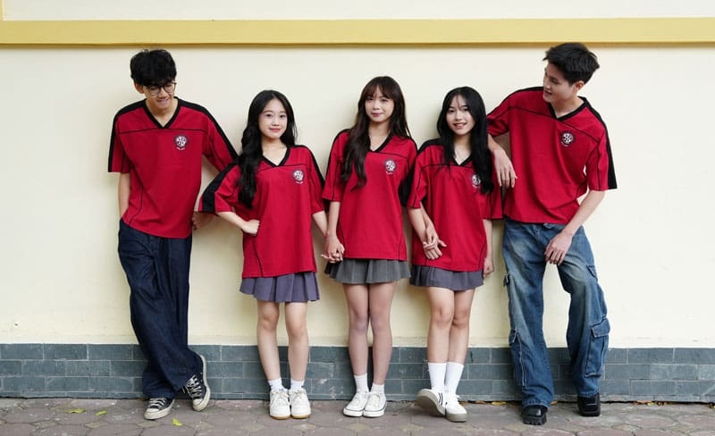 đồng phục màu đỏ