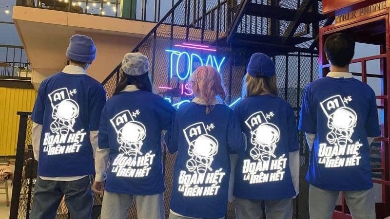 đồng phục màu xanh dương