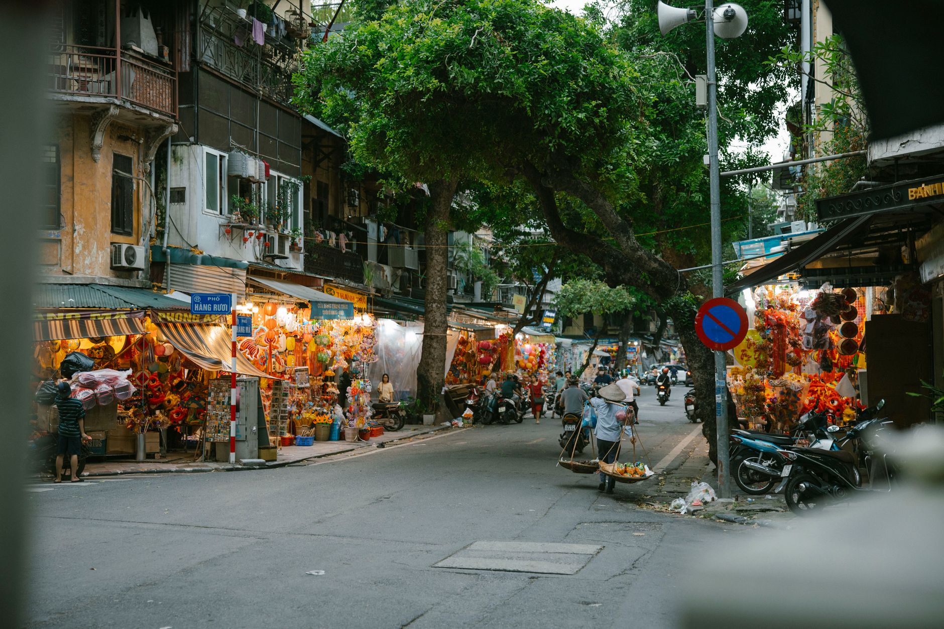 Chợ Đêm Là Điểm Đến Thú Vị Nhưng Dễ Gặp Tình Trạng Nói Thách Với Du Khách Chợ Đêm Là Điểm Đến Thú Vị Nhưng Dễ Gặp Tình Trạng Nói Thách Với Du Khách