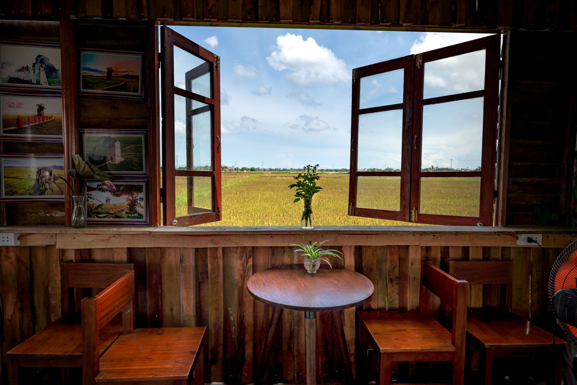 Màn Hình LED Cho Homestay: Chọn Size Nào Vừa Không Gian Nhỏ Màn Hình LED Cho Homestay: Chọn Size Nào Vừa Không Gian Nhỏ